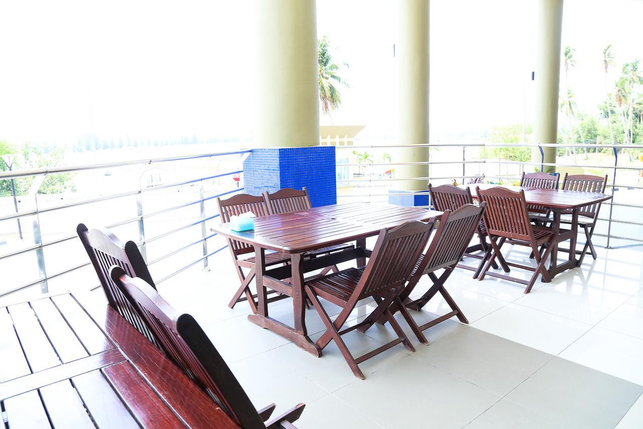 Marina Heights Resort Lumut Exterior foto
