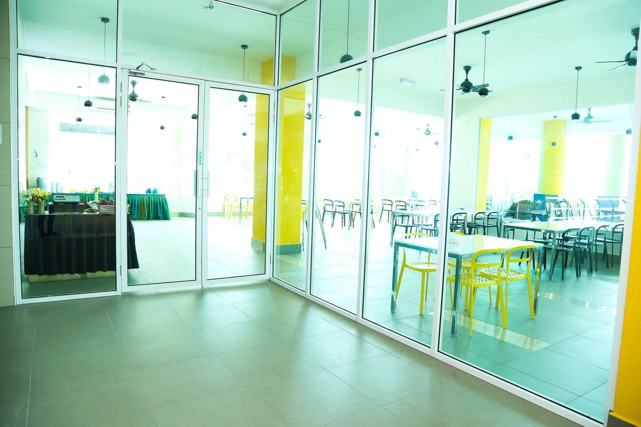 Marina Heights Resort Lumut Exterior foto