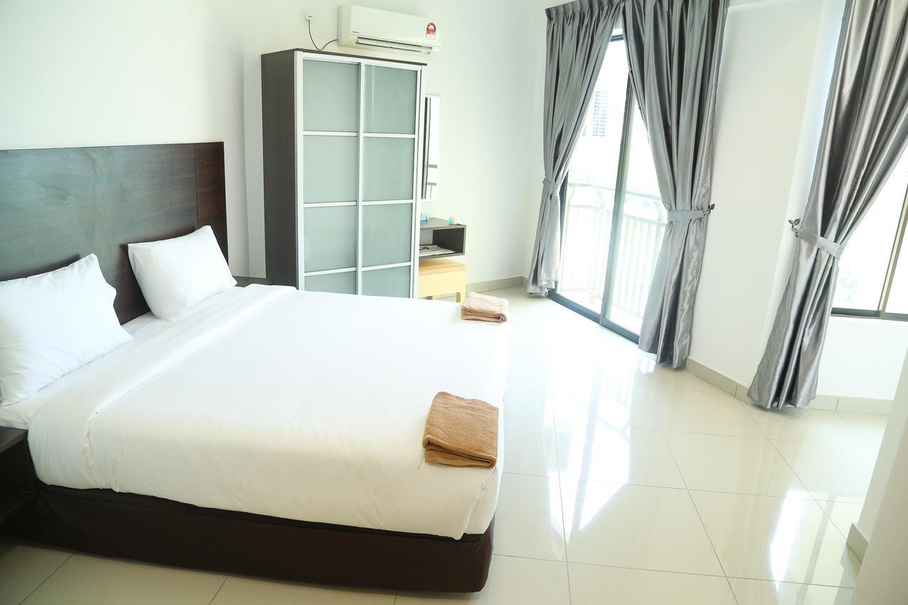 Marina Heights Resort Lumut Exterior foto