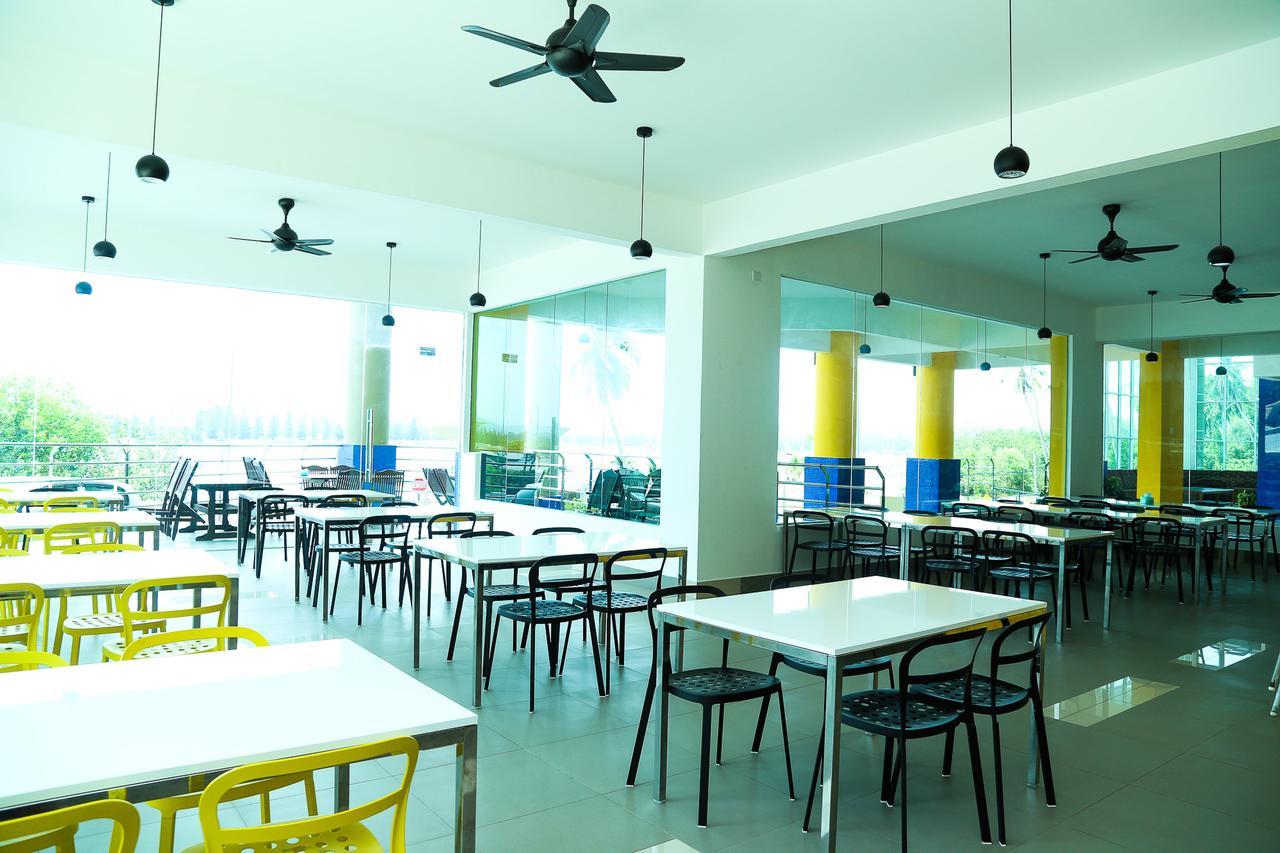 Marina Heights Resort Lumut Exterior foto