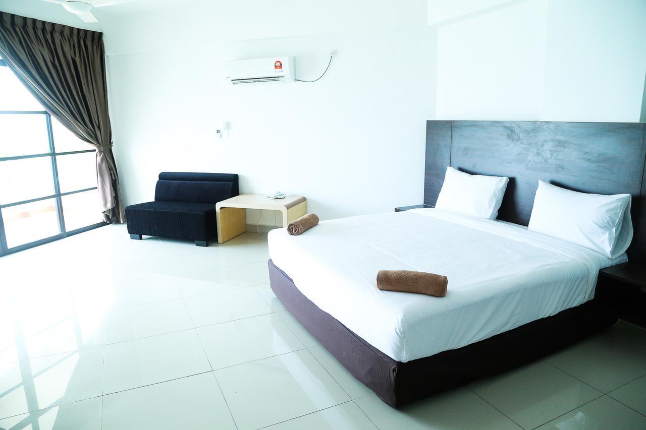 Marina Heights Resort Lumut Exterior foto