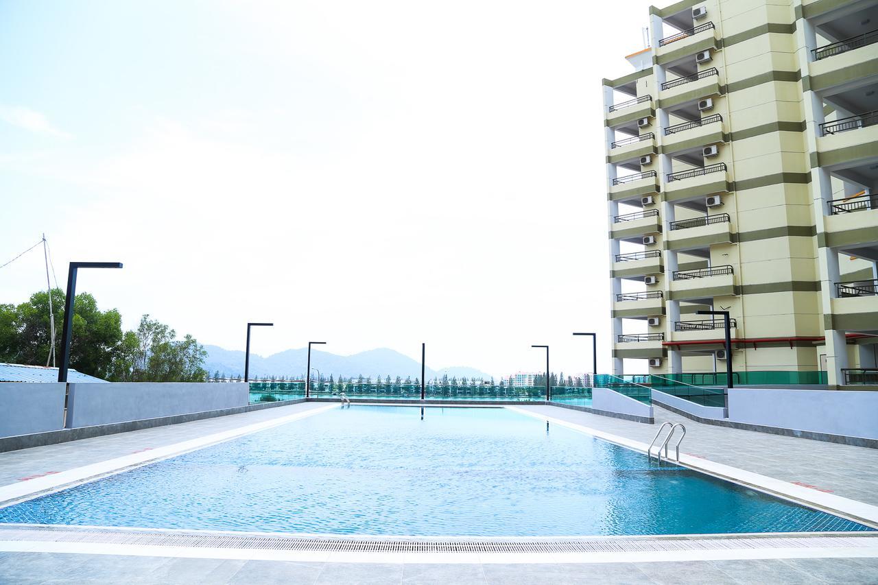 Marina Heights Resort Lumut Exterior foto
