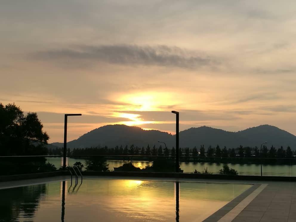 Marina Heights Resort Lumut Exterior foto